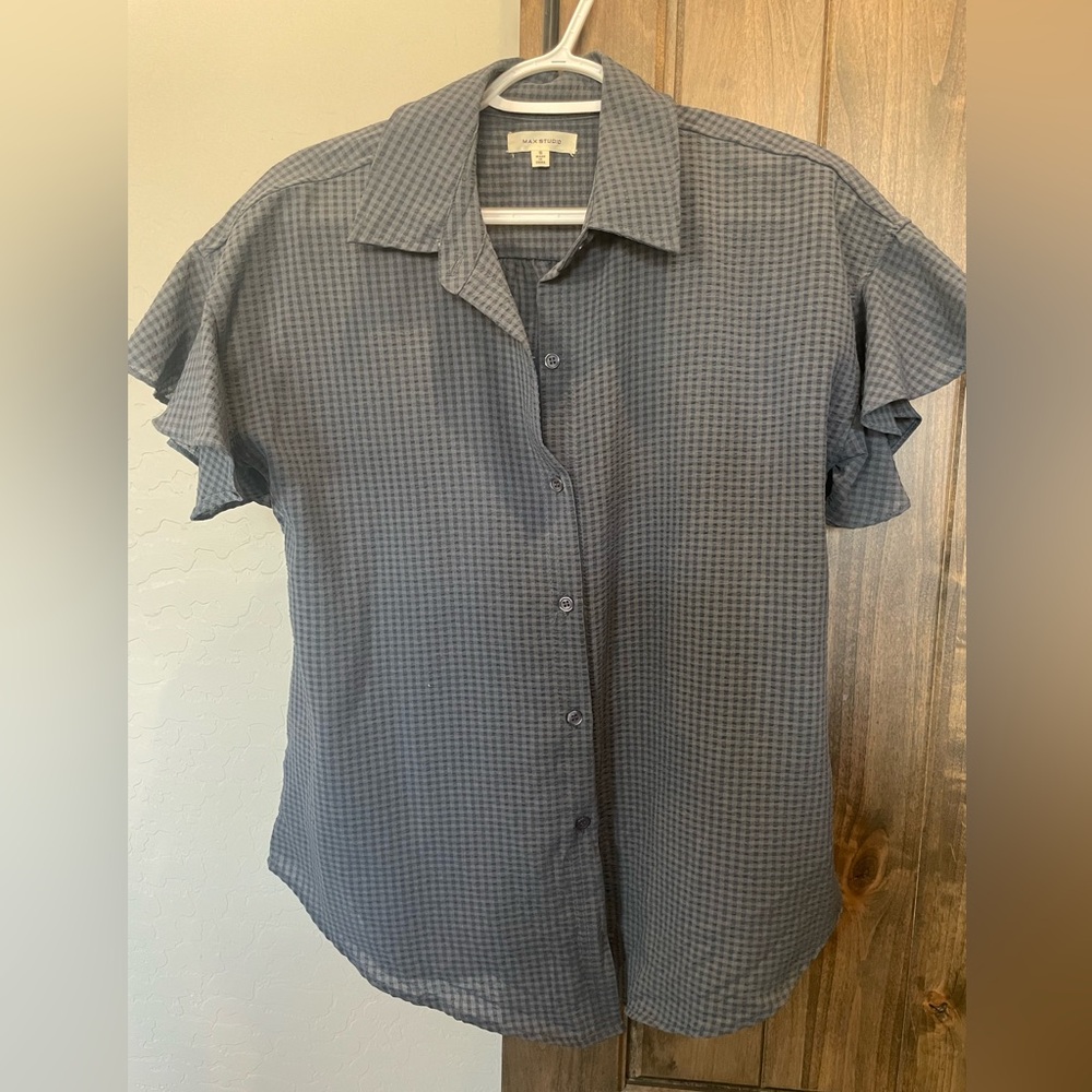 Ruffle sleeve button up